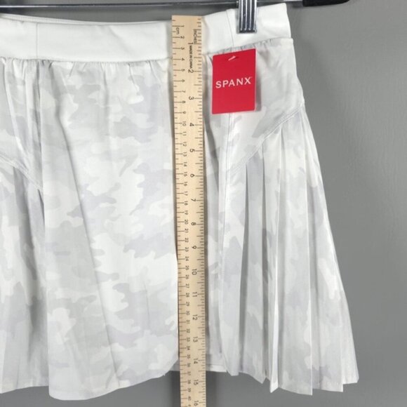 NWT Spanx Women’s Get Moving Pleated Skort Skirt Shorts White Camo 50273R SMALL - Picture 9 of 14